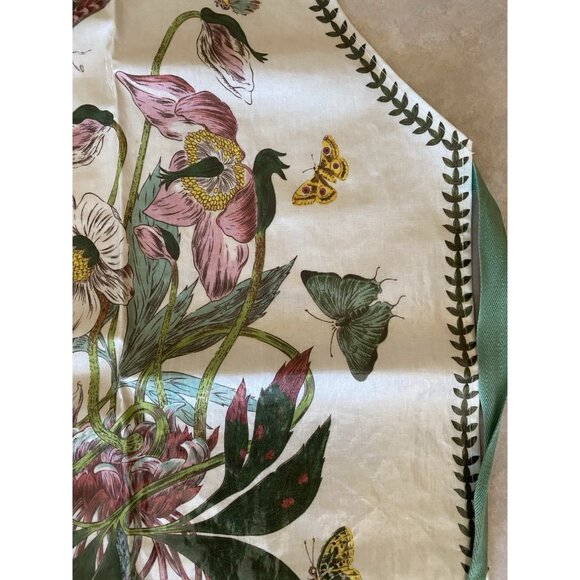 Portmeirion Botanic Garden Christmas Rose PVC Wipeable Apron - Picture 8 of 11